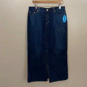 NWT DIVA Factory Jean Skirt. Size Large